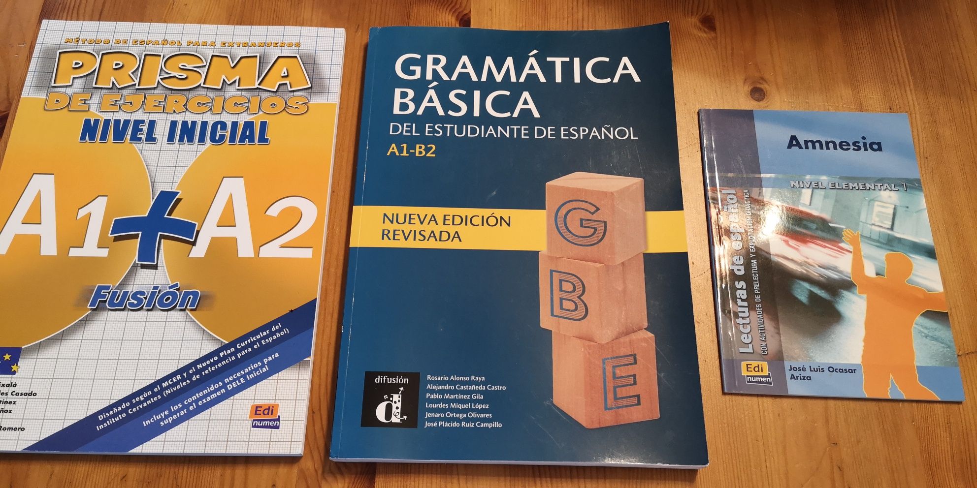3 Livros Espanhol: Prisma de ejercicios, gramática básica espanol e a