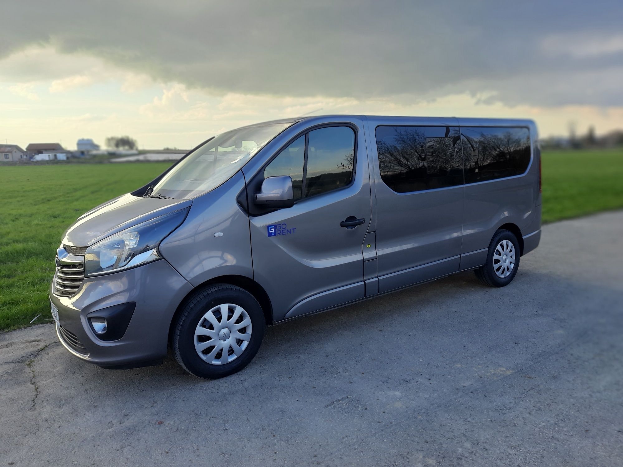 Wynajem busa 9-osobowego Opel Vivaro!! Winiety!! Wolne wakacje!!