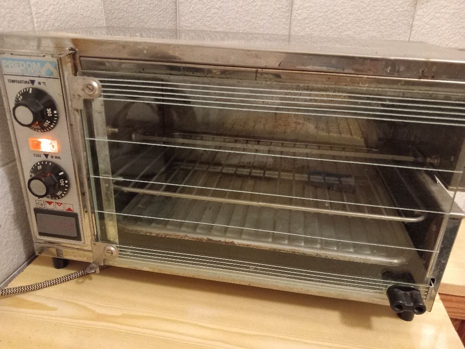 Piekarnik elektryczny z rożnem