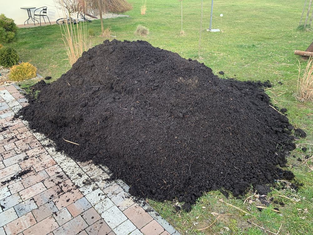 Kompost na rabaty, humus, wierzchniowka, czarnoziem, ziemia ogrodowa.