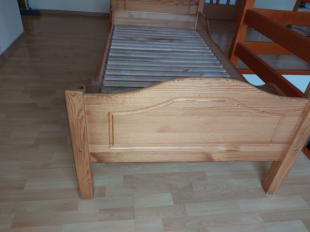 Sprzedam łóżko pojedyncze lite drewno 90x200