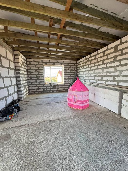 Продаю будинок біля ТРЦ Рівєра(210-023)