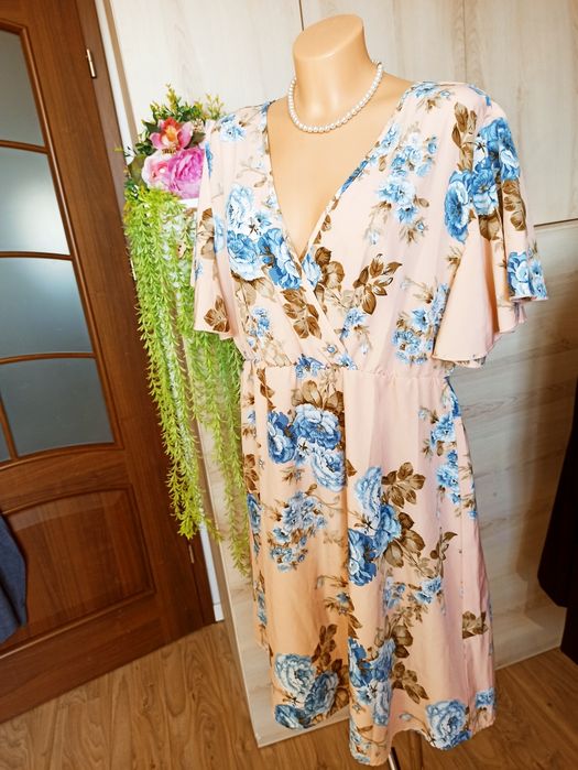 Sg Urocza kopertowa letnia sukienka  44 , XL shein