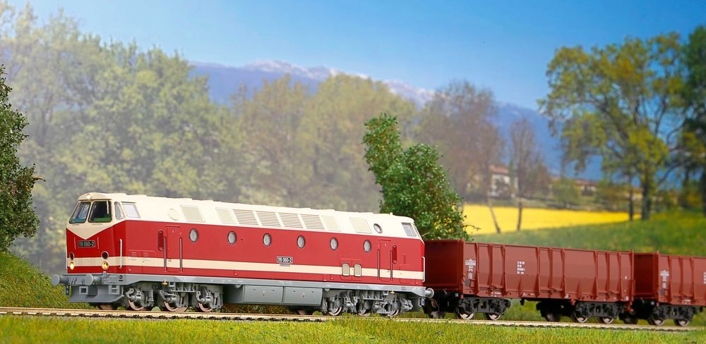 PIKO H0 (57138) - Zestaw startowy BR 119 + 3 wagony towarowe.