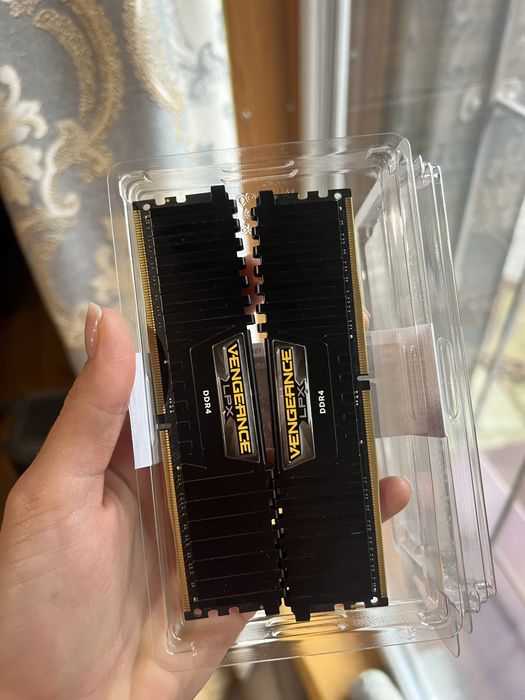 ОЗУ Corsair DDR 4 16 Gb (2x8GB) 2133 MHz Vengeance LPX Black