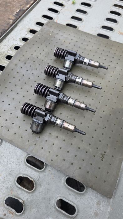 Pompowtryskiwacze Pompowtrysk Bosch Audi A3 8P 2003r 2.0 tdi BKD 140km