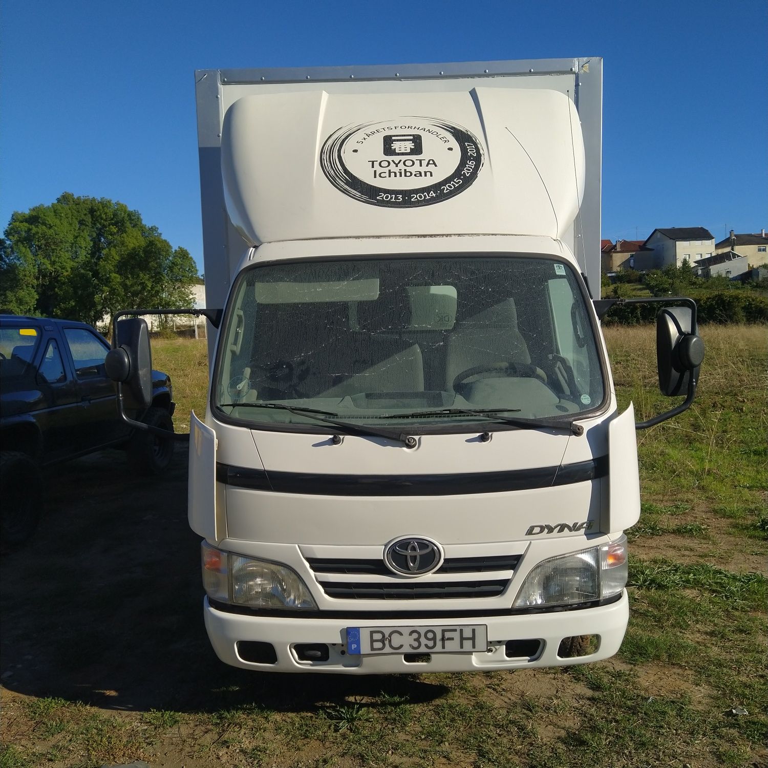 Toyota Dyna 3.0L (D-4D] 144HP M35.33 Contentor e Plataforma Elevatória