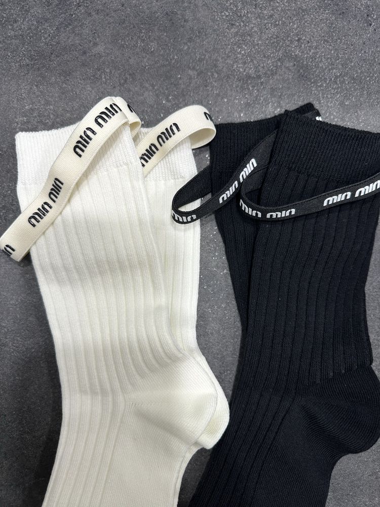 Стильні шкарпетки з резинками miumiu