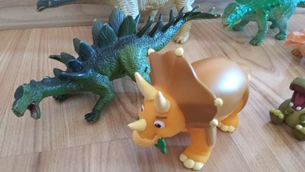 Figurki dinozaurów największy 32cm