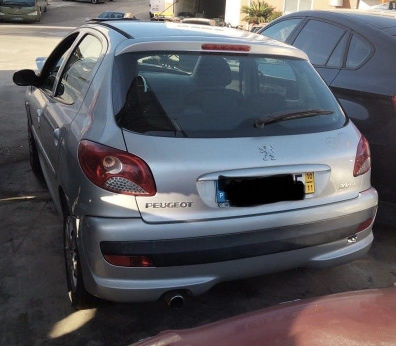 Peugeot 206 + 1.1i de 2010 disponível para peças