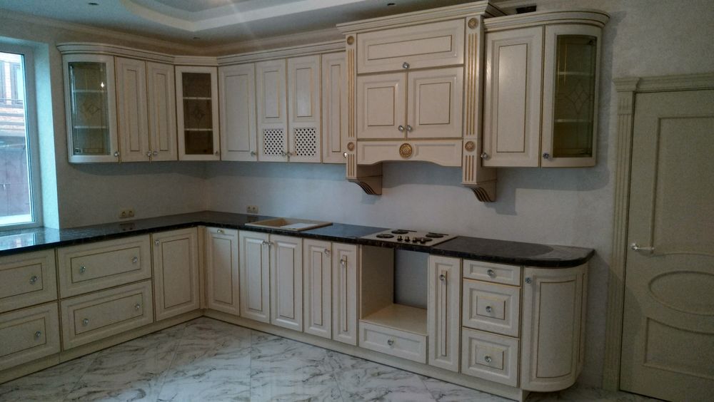 Кухня деревяна дуб,ясень фарбований ціна від 798$ за метр пог.