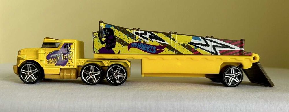 2013 Hot Wheels RUMBLE Road Caminhão Transportador Semi Rig  1:64