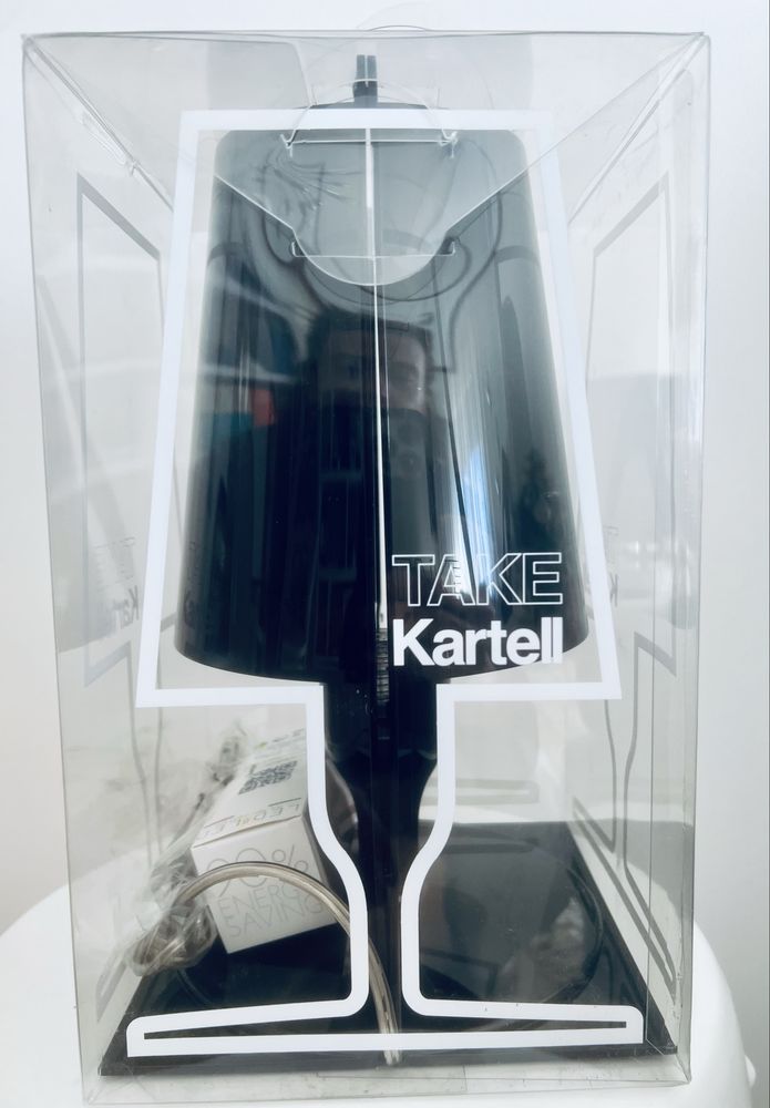 Candeeiro de mesa preto marca kartell Take
