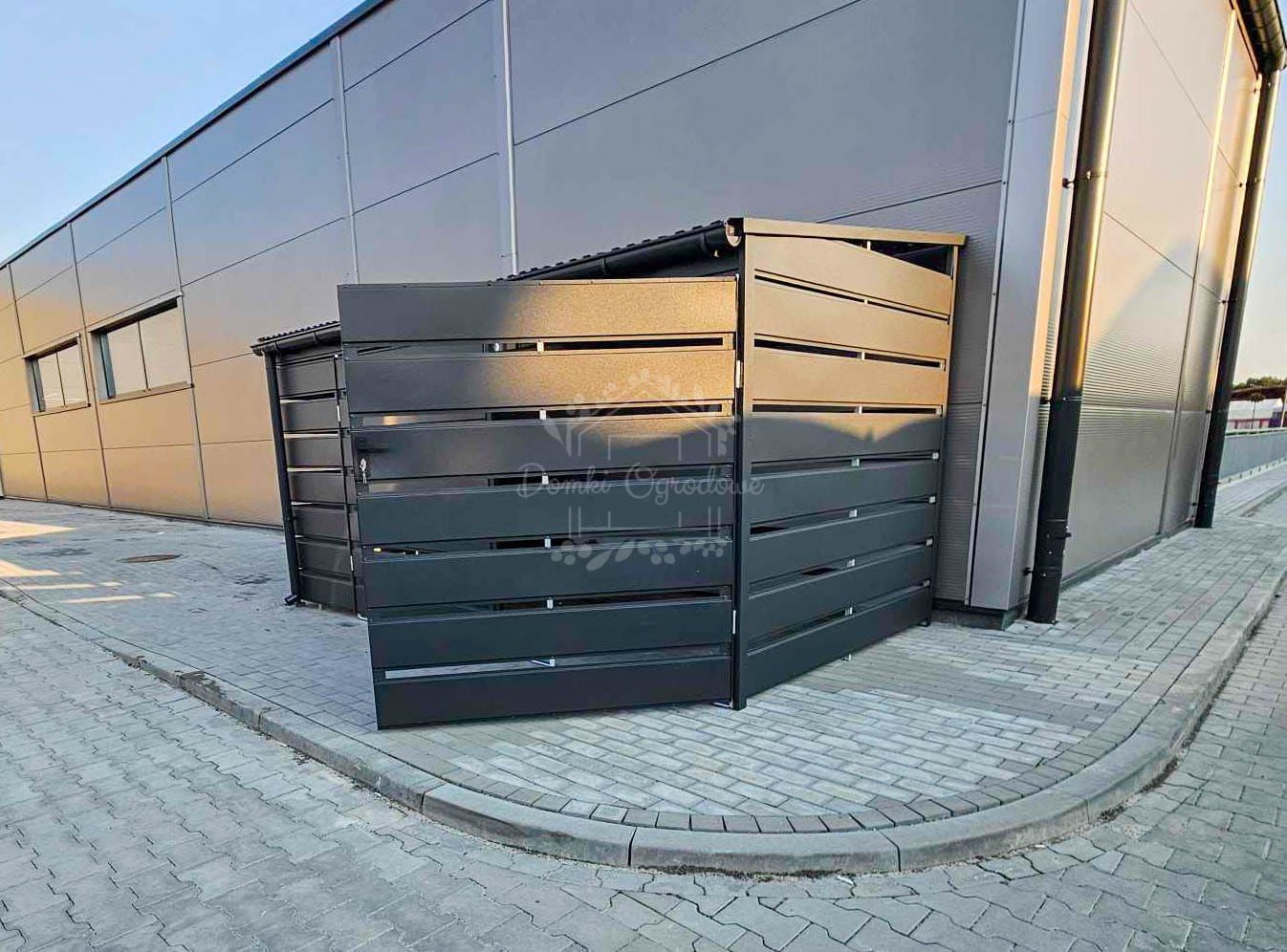 Wiata śmietnikowa 4x2m Zabudowany panelami Antracyt - rynny  ID848