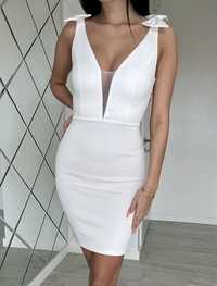 Biała sukienka z kokardami XS S