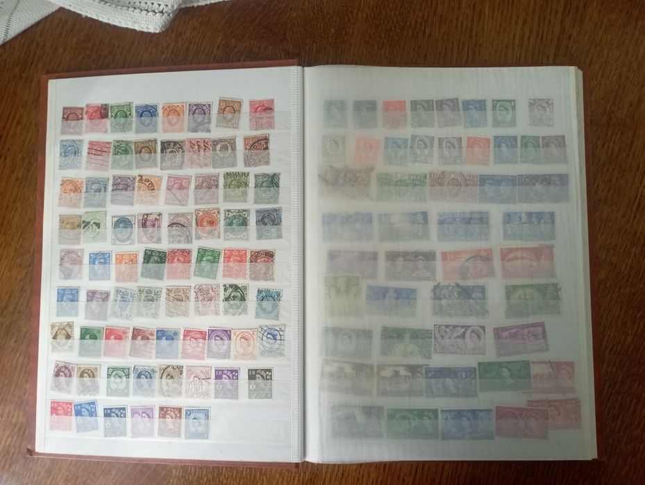 Альбом марок Англії №212