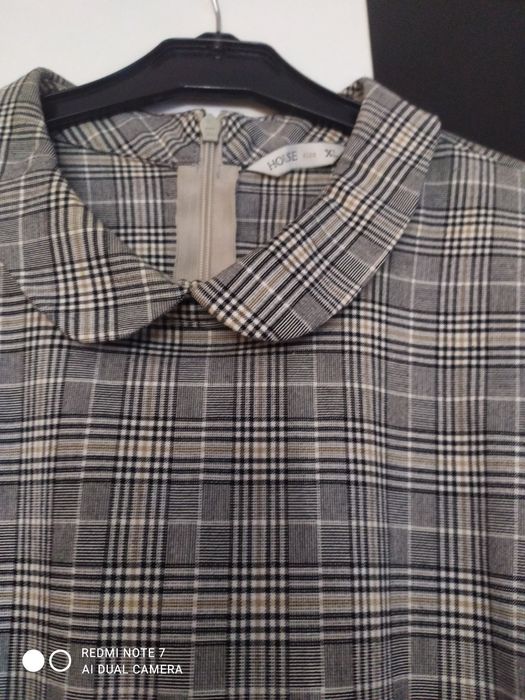 Sukienka w kratkę House