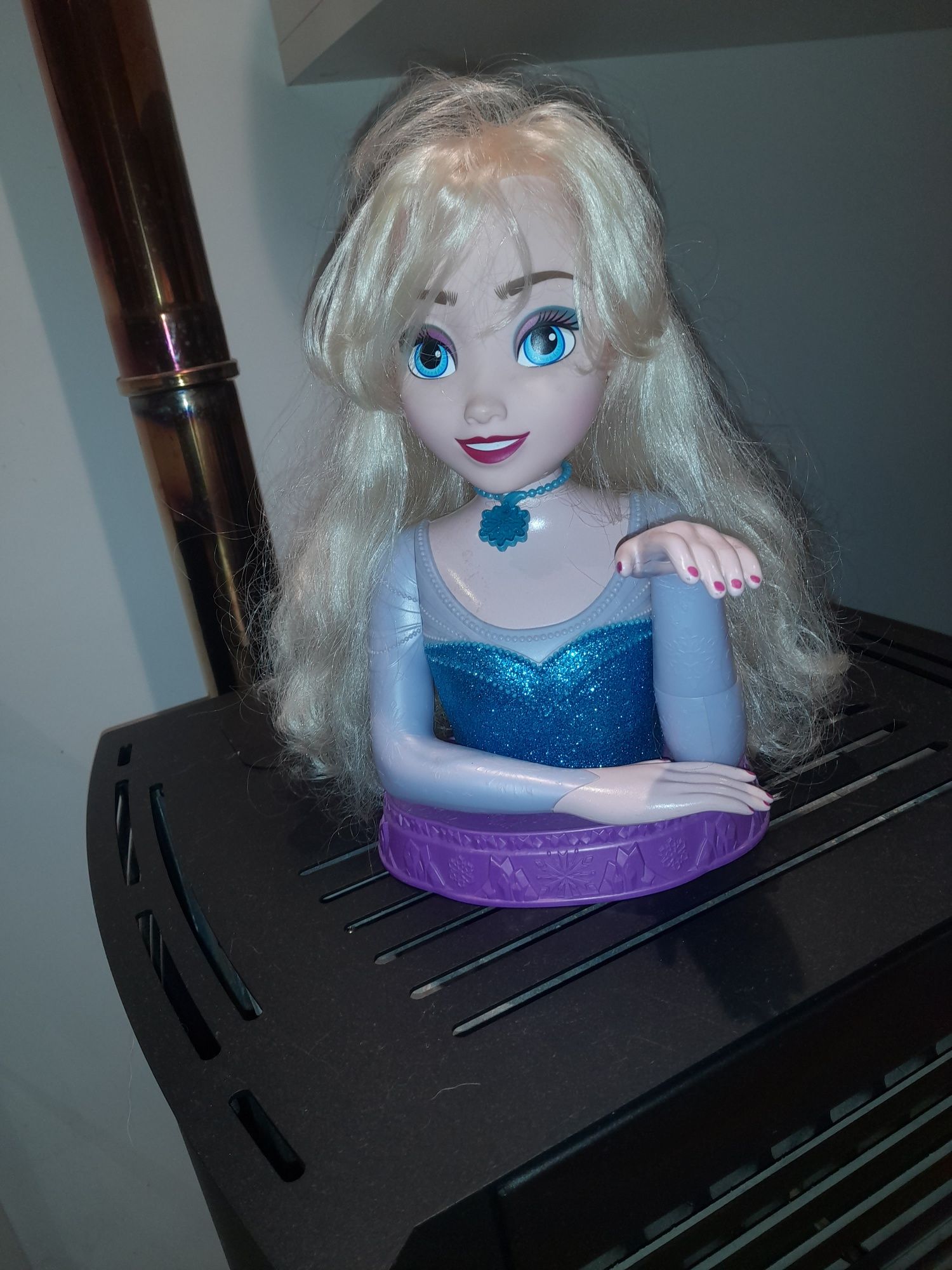 Boneca FROZEN como nova.