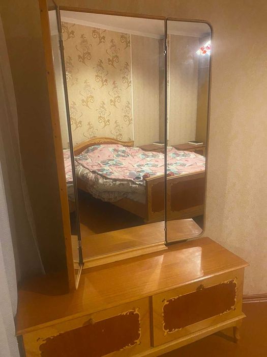 Тумбочка трюмо  Зеркало