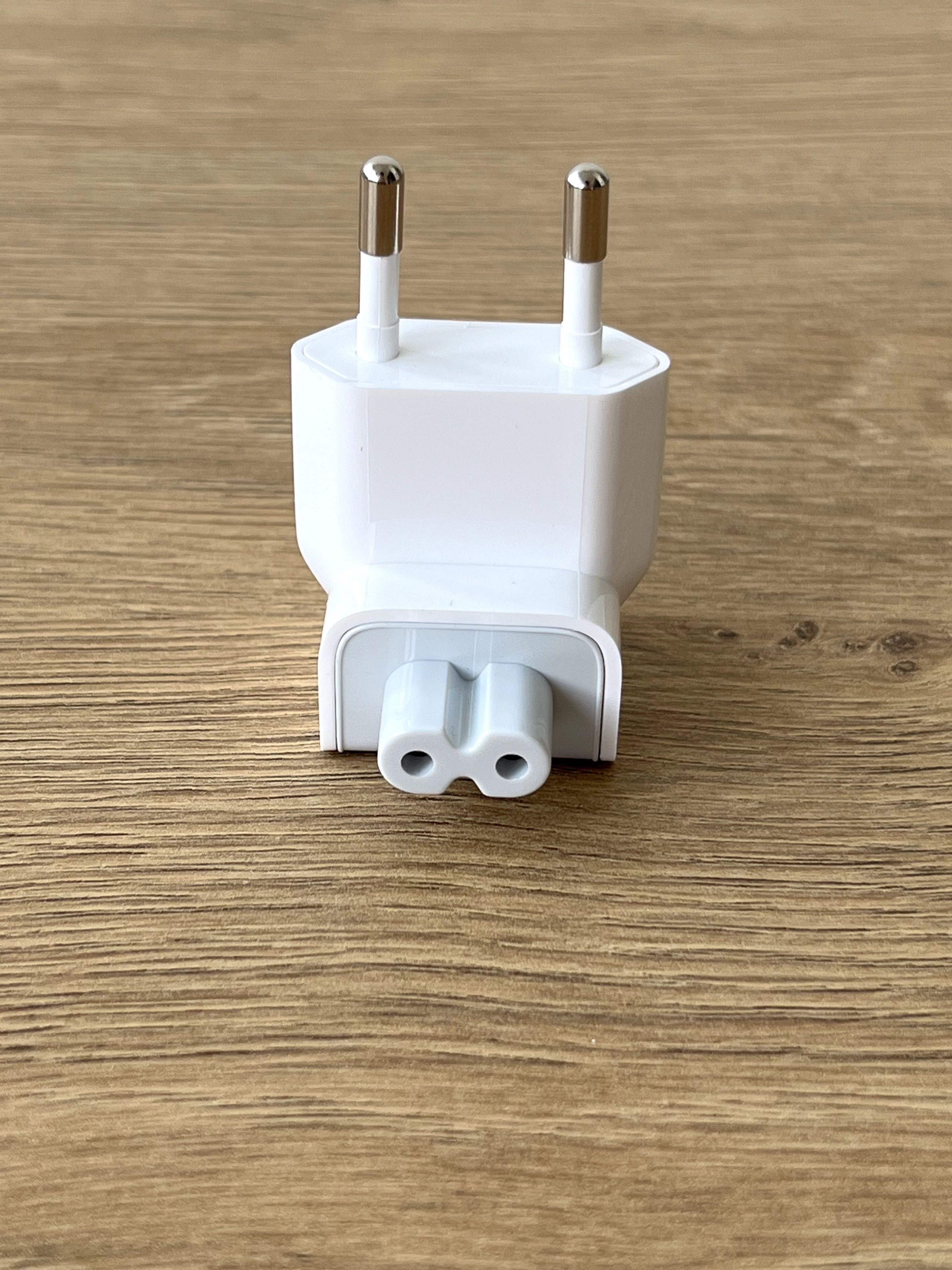 Оригінальний перехідник євро вилка Apple Euro Plug Adapter зарядка