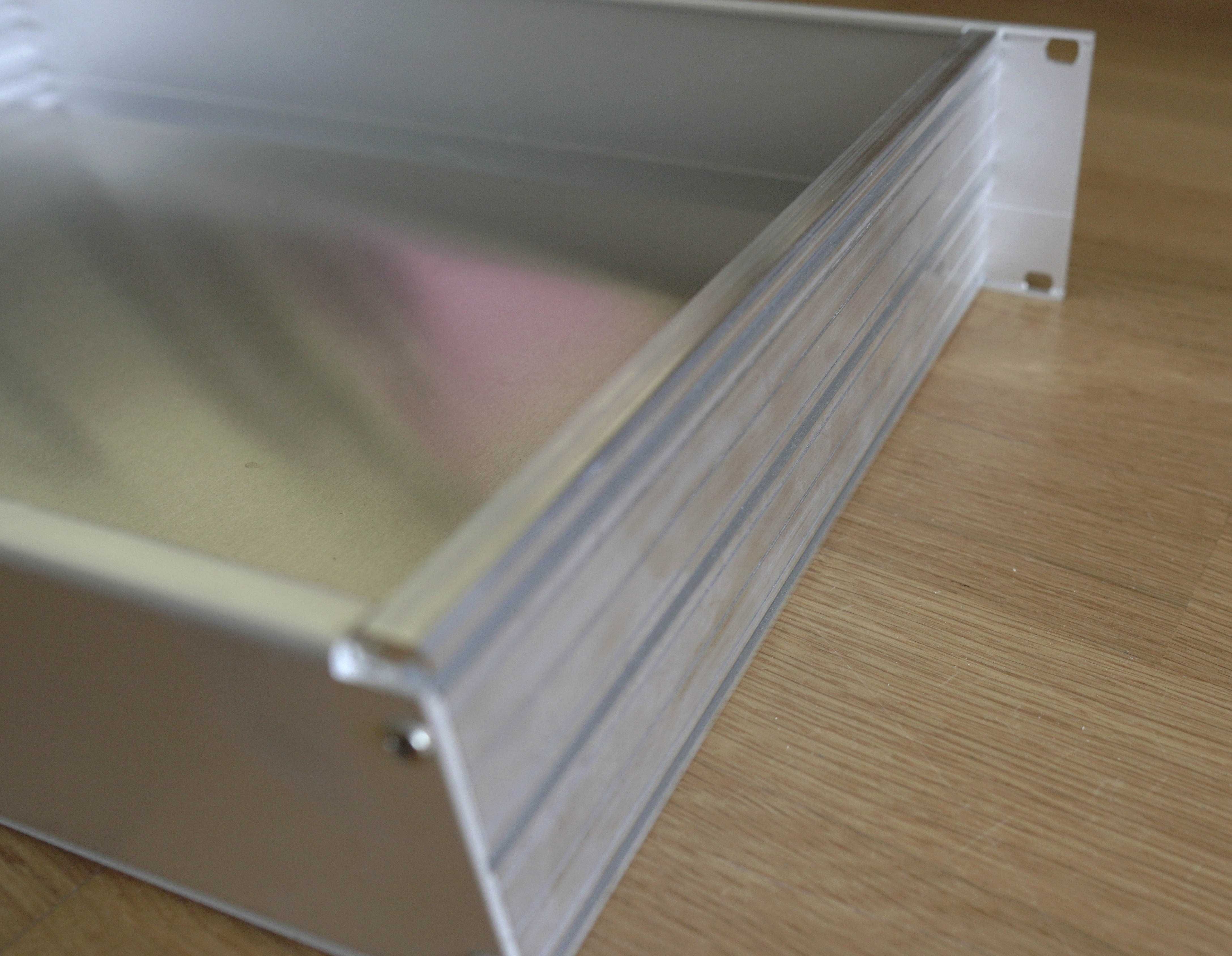 SCHROFF solidna aluminiowa obudowa 2U do szafy rack 19"