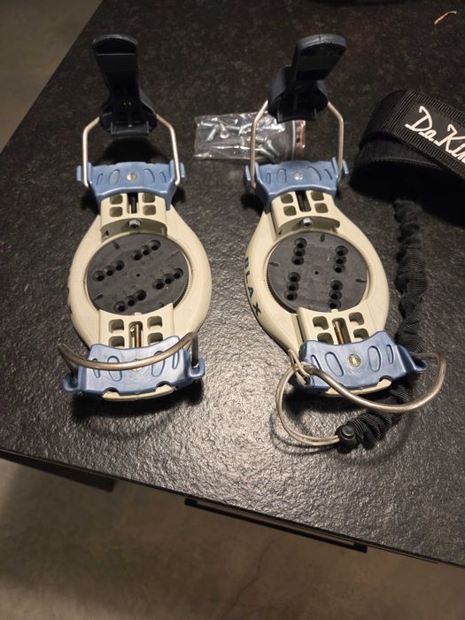 Wiązania do twardej deski