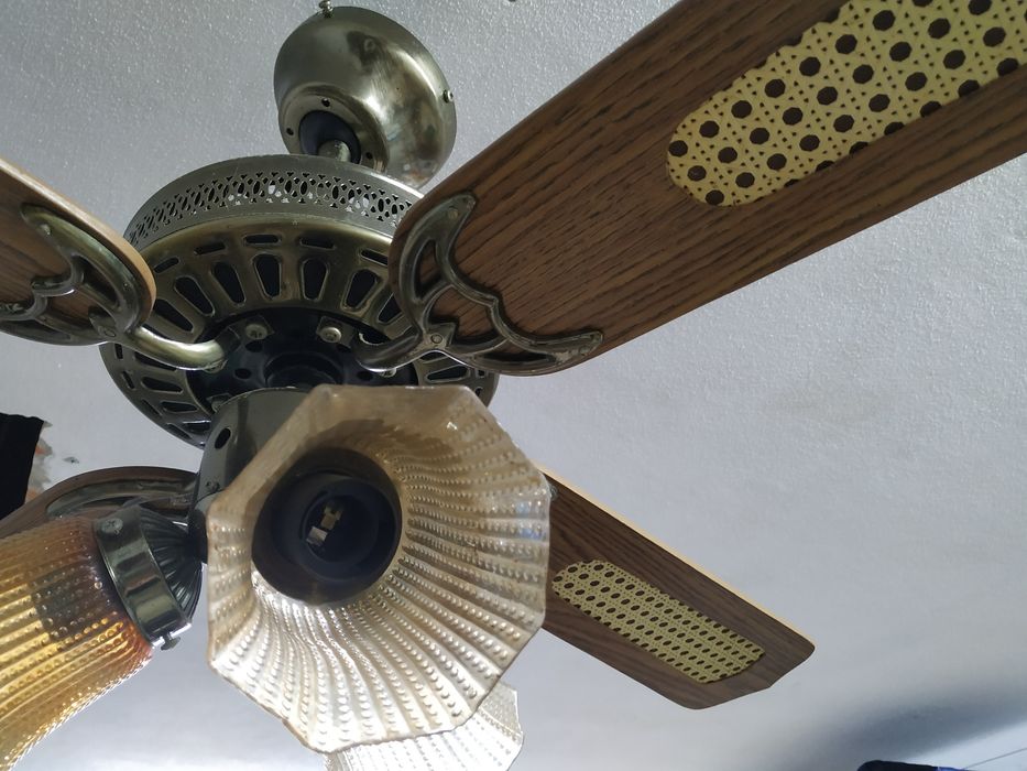 Candeeiro vintage com ventoinha