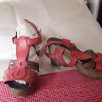 Sandálias em pele combinada vermelho/castanho