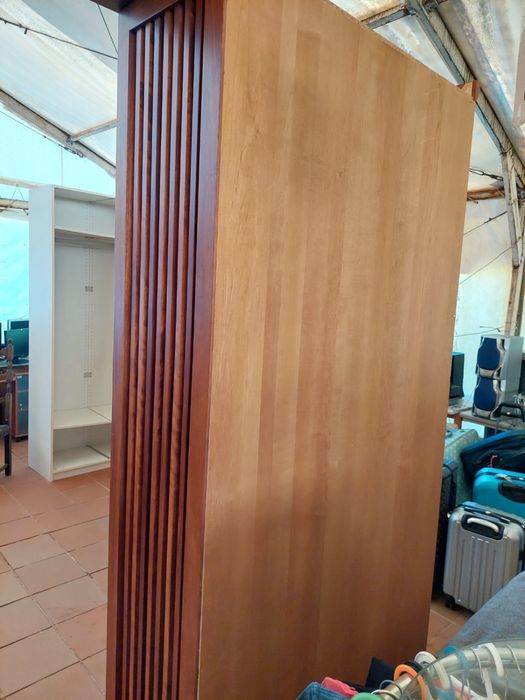 Movel em madeira maciço