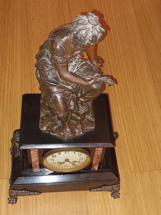 Relógio antigo de mesa