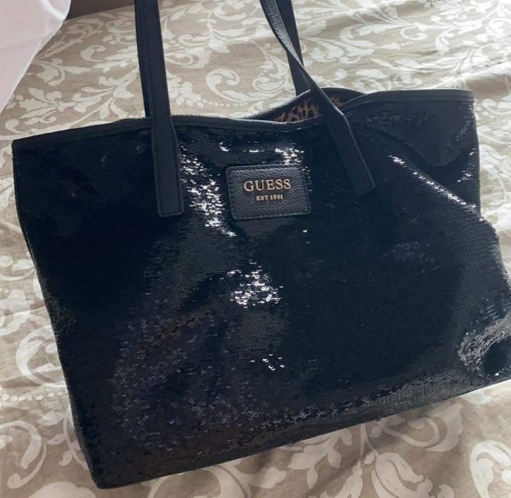 Mala Guess com embrulho