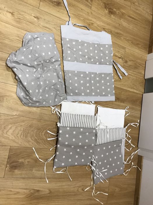 Komplet do łóżeczka. Organizer, poduszki na szczebelki .