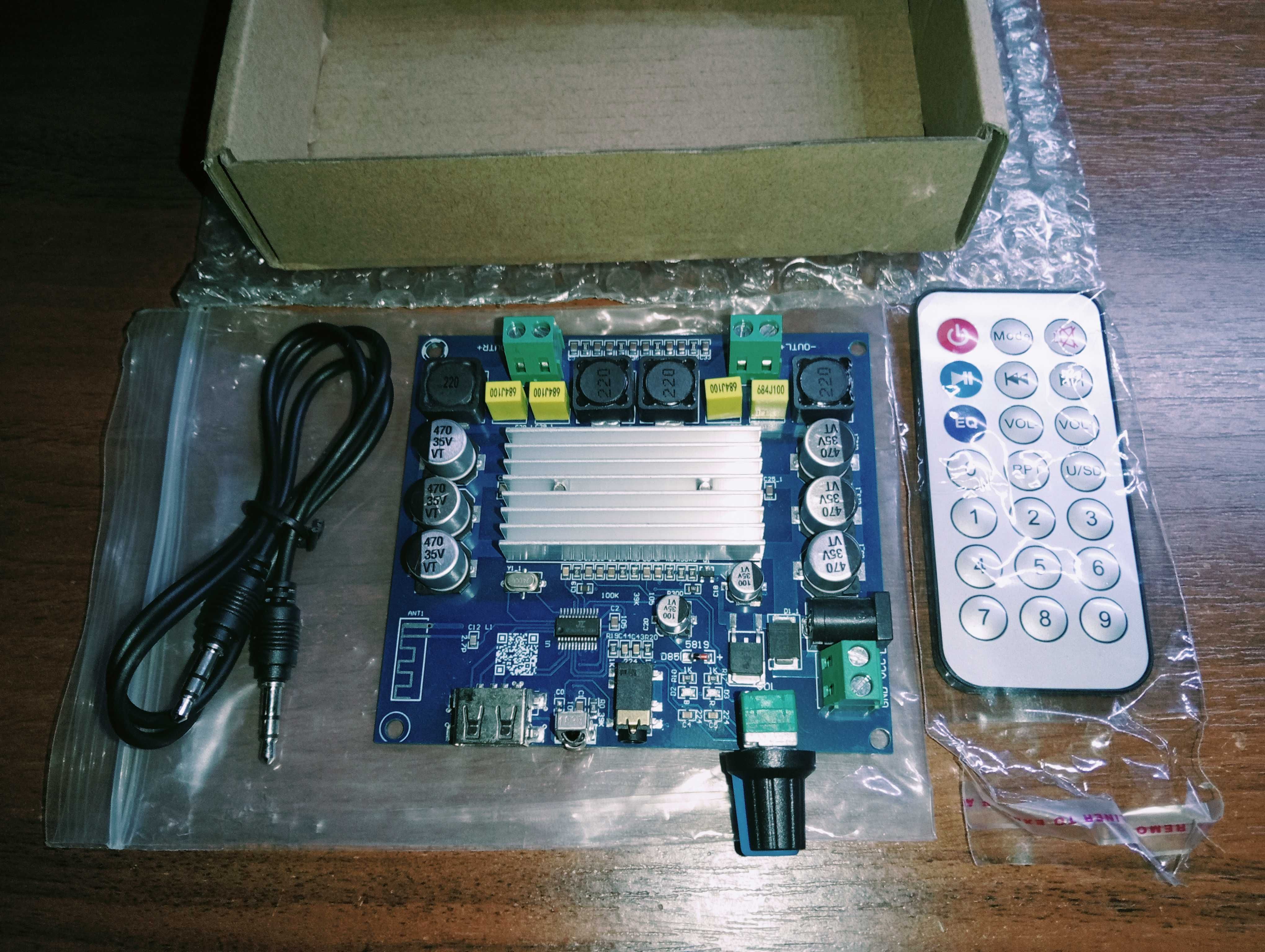 Підсилювач на TPA3116D2  Bluetooth 5,0  2x50W Пульт BT  USB AUX in