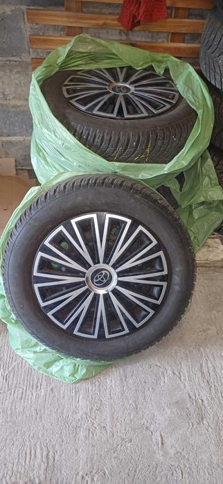 Komplet opon zimowych (205/60R16) z felgami do Toyoty Avensis (t27)