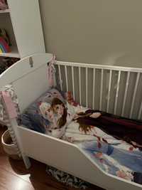 Łóżeczko niemowlęce, materac i przewijak