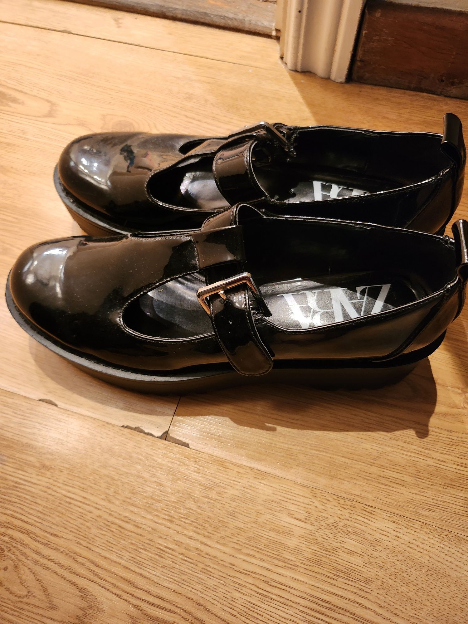 Sapatos Zara tamanho 42