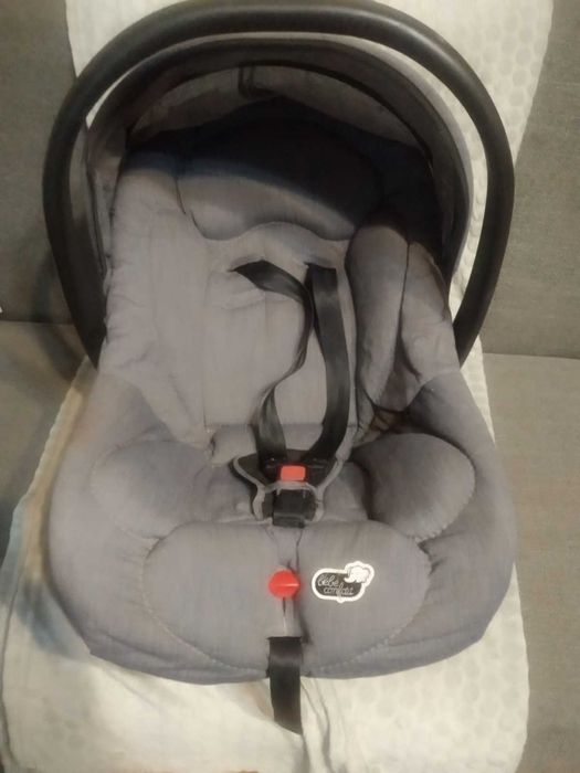 Cadeira Auto / Ovo da Bebe Confort 0 a 13 Kg + Redutor da Brevi