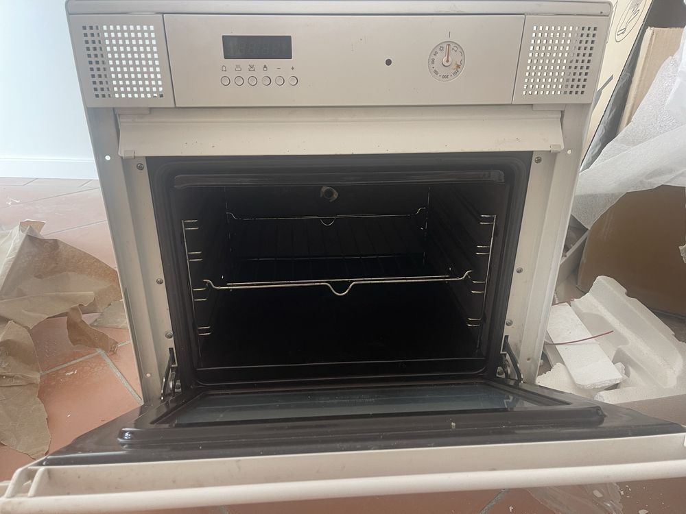 Forno branco SMEG de encastrar