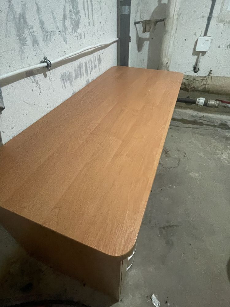 Biurko z plyty z szufladami i szafka