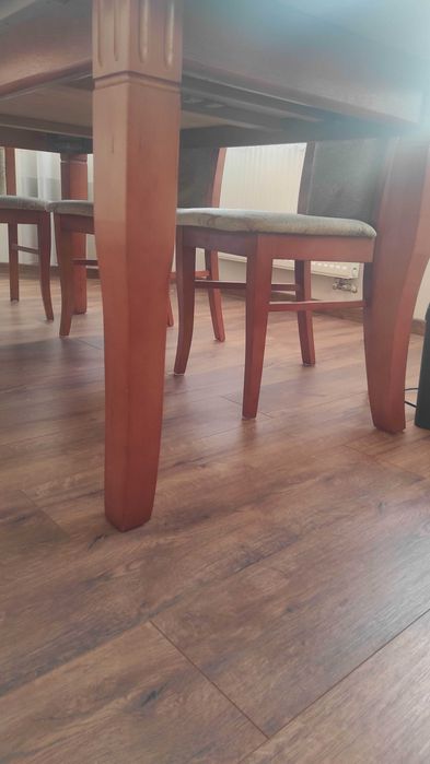 Sprzedam stół z krzesłami