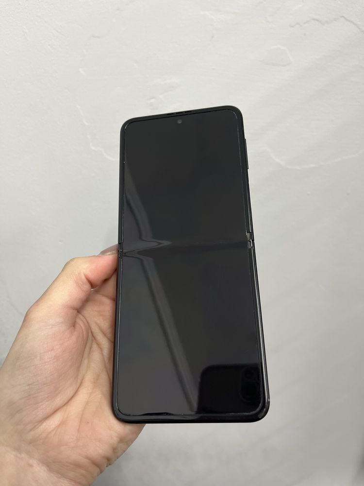 Телефон Samsung Galaxy Z Flip 3 5G 8/128gb