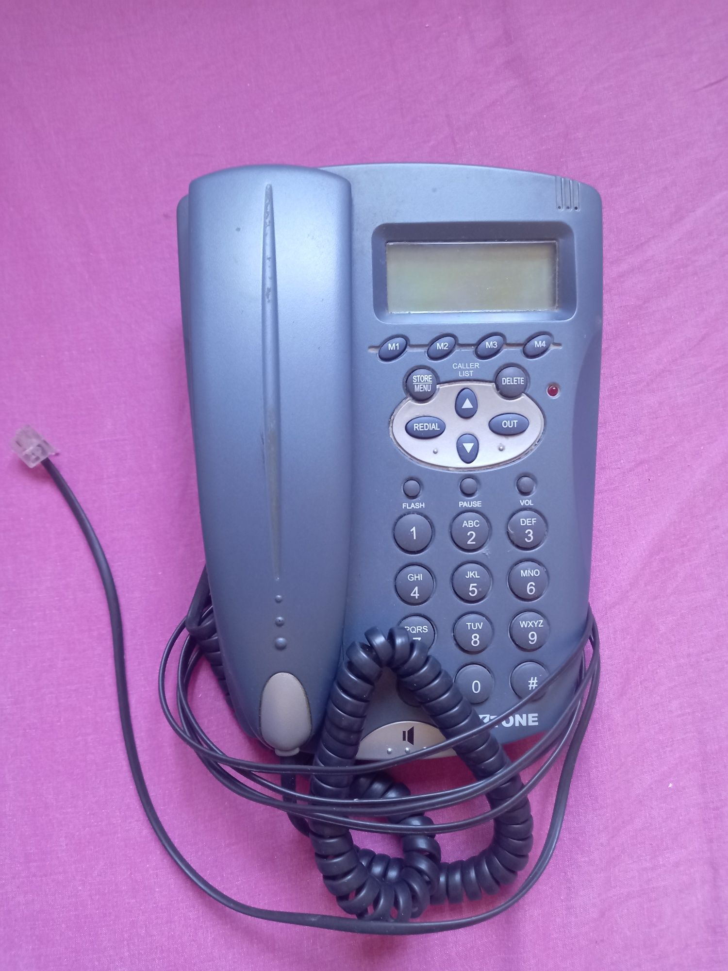 Телефон  CE  lXTONE  MODEL : C80