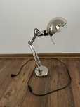 Srebrna lampa biurkowa Ikea