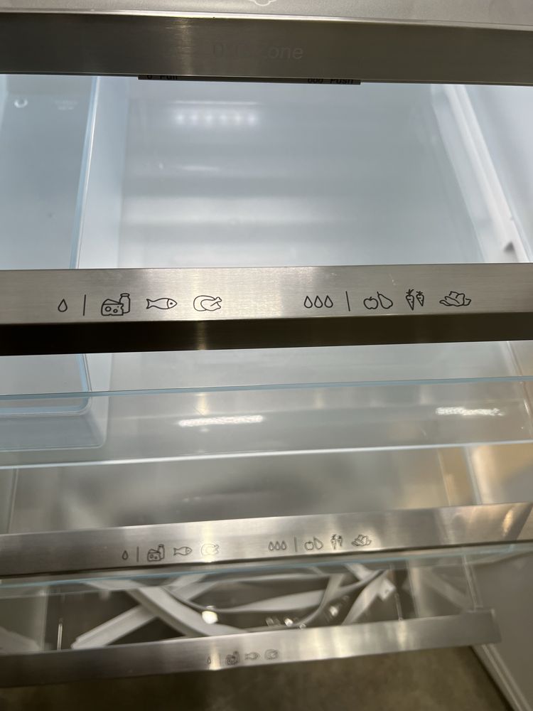 Топовий вбудований холодильник K 7774 D. Зона свіжості/Пар. DynaCool.