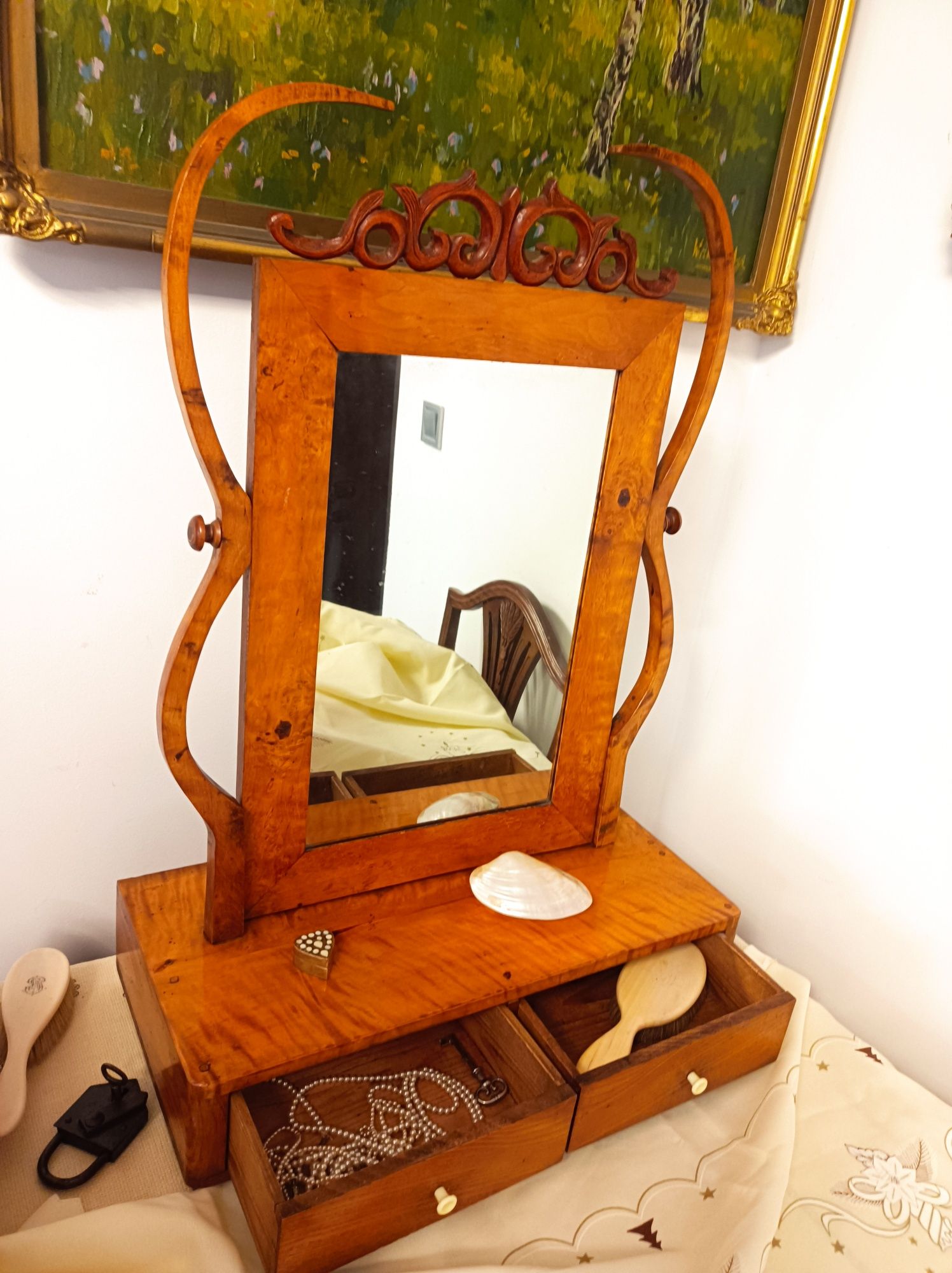 Biedermeier .Piękna toaletka z lustrem.Orzech ,czeczot. Piękny antyk.