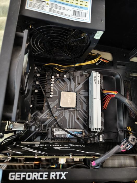 Материнська плата Gigabyte b450m
