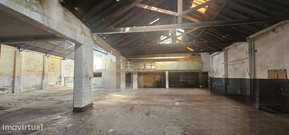 Vende-Se Pavilhão / Armazém Em  Lisboa, Praça De Espanha