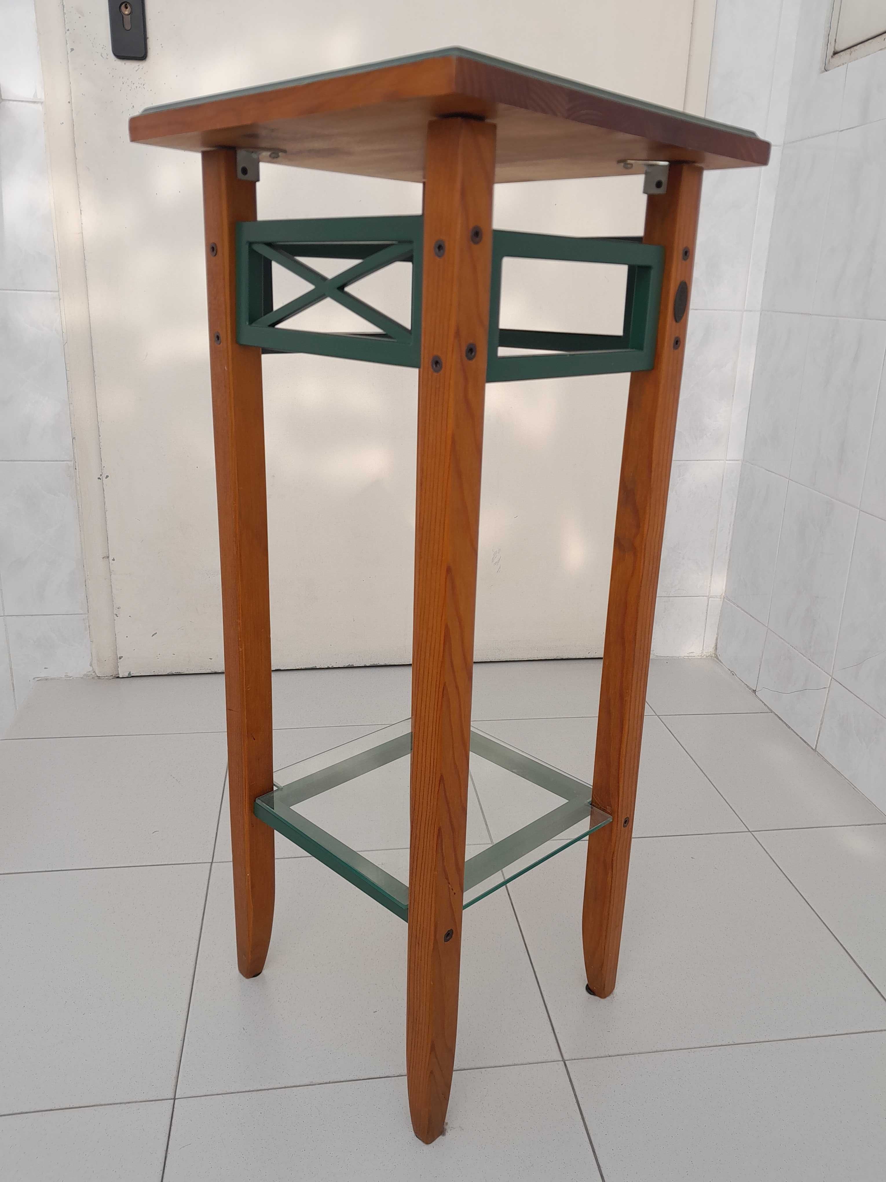 Mesa de apoio quadrada
