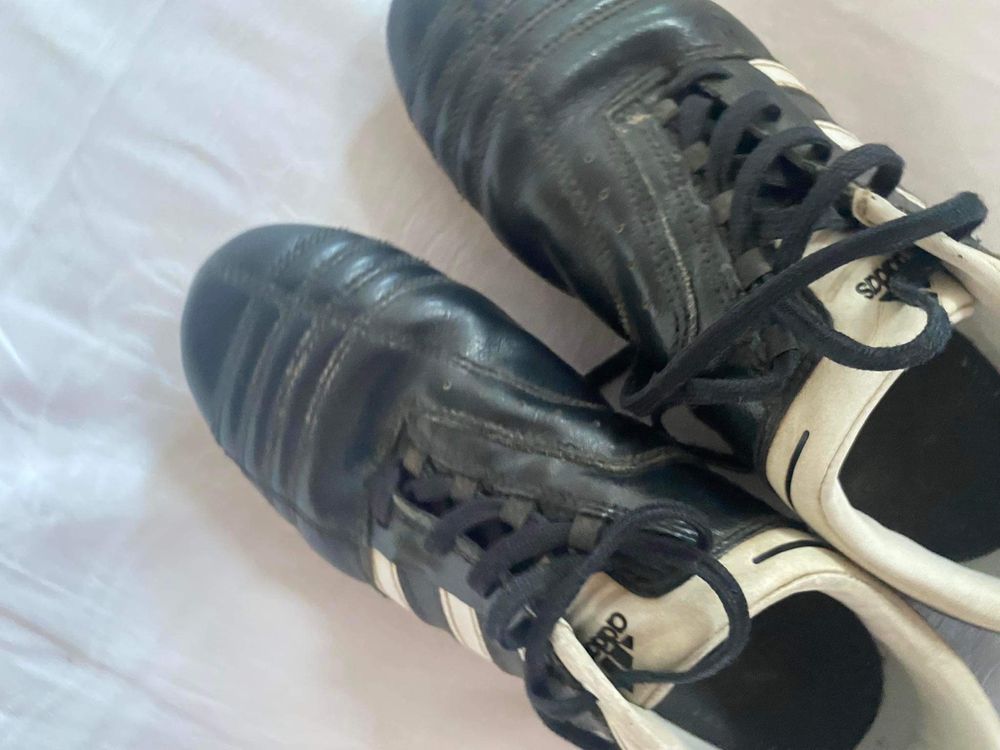 buty sportowe  korki, czarne dla dzieci