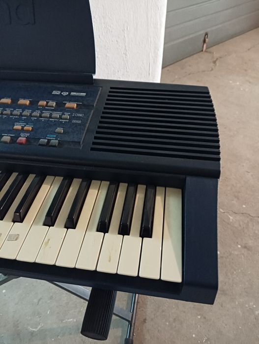 Piano Roland bom estado